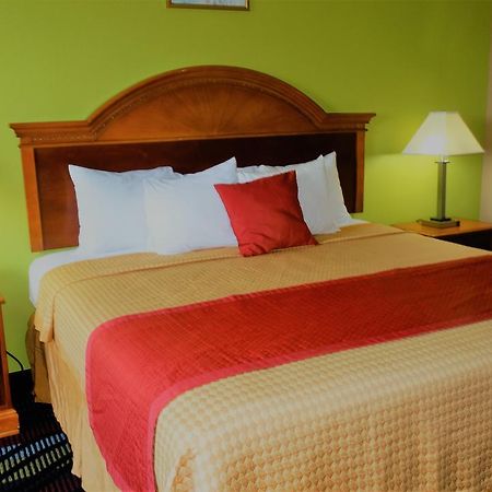Claxton Oak Tree Inn & Suites מראה חיצוני תמונה
