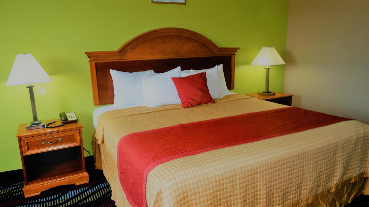 Claxton Oak Tree Inn & Suites מראה חיצוני תמונה