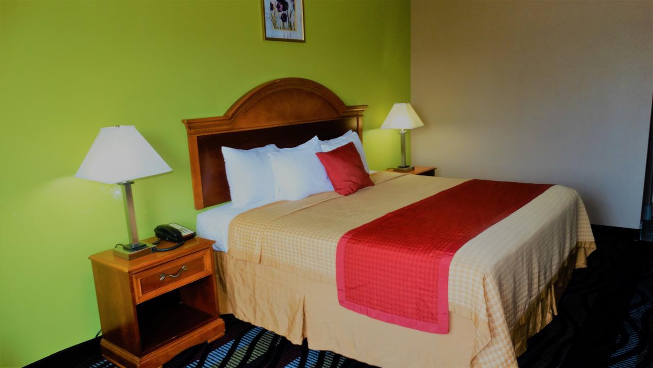Claxton Oak Tree Inn & Suites מראה חיצוני תמונה