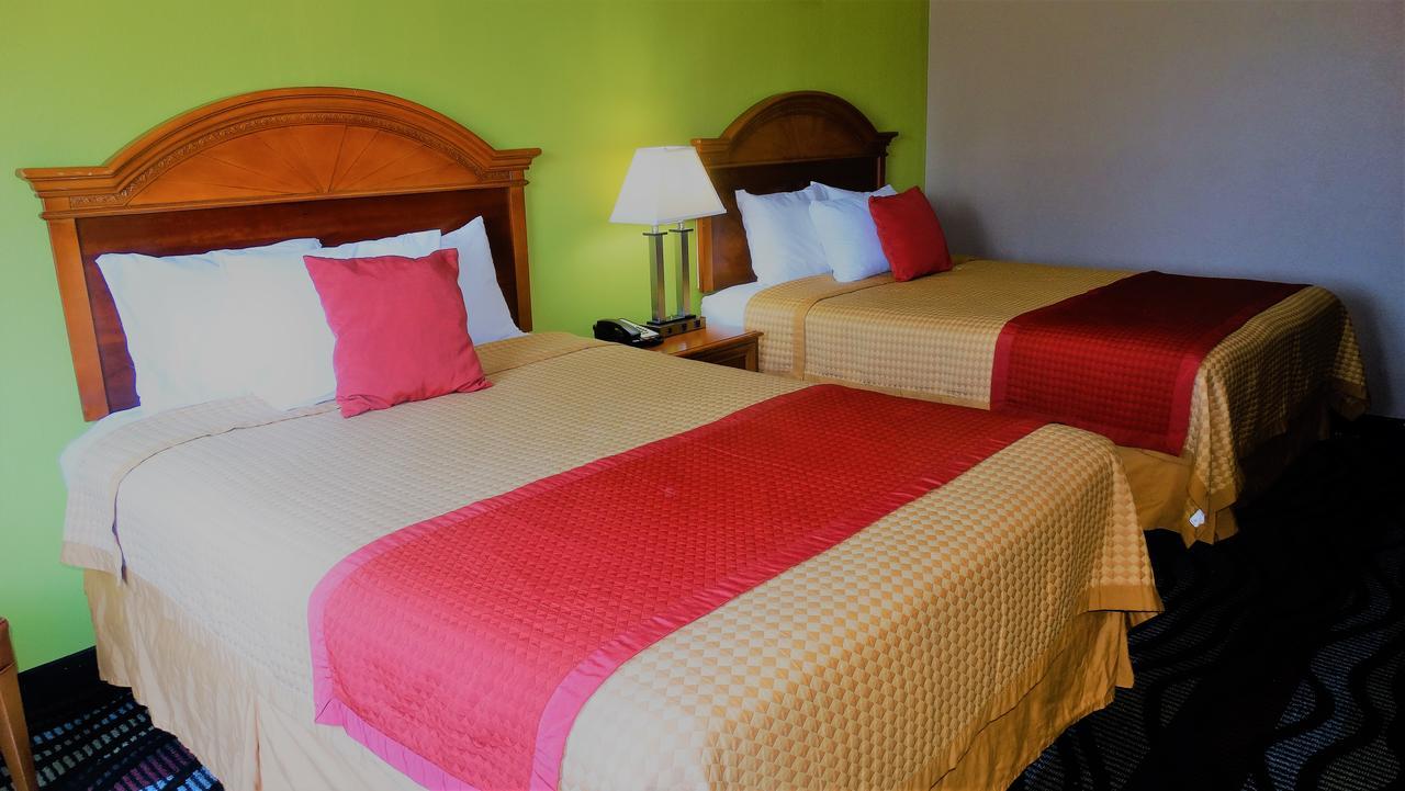 Claxton Oak Tree Inn & Suites מראה חיצוני תמונה