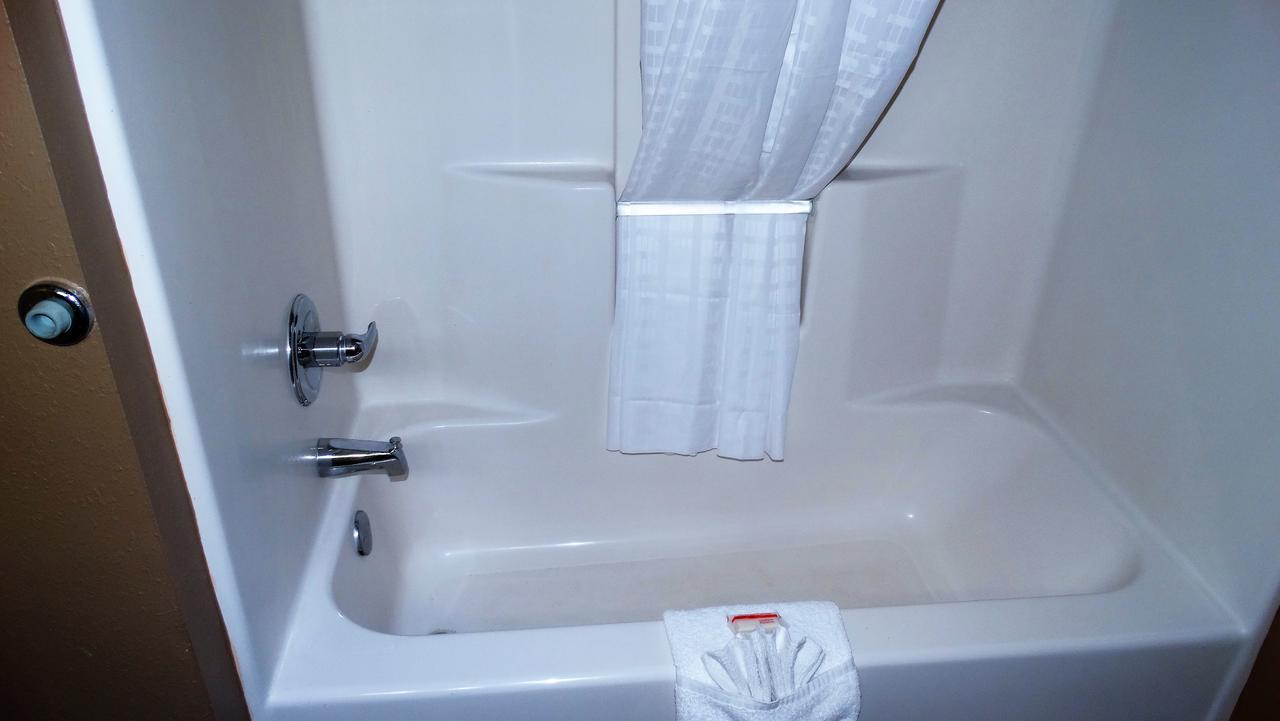 Claxton Oak Tree Inn & Suites מראה חיצוני תמונה